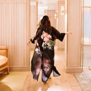 Kim + Ono Coral Chrysanthemum Kimono Robe OS